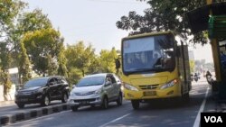 Bus Trans Jogja, bagian dari sistem BRT untuk memperbaiki layanan angkutan publik. (foto Nurhadi)