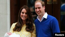 Britain's Prince William and his wife Catherine, Duchess of Cambridge, appear with their baby daughter outside the Lindo Wing of St Mary's Hospital, in London, Britain, May 2, 2015. 