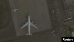 تصویر ماهواره‌ای که تحلیلگران می‌گویند یک بوئینگ ۷۴۷ در فرودگاه «بور سودان» در دسامبر ۲۰۲۳ را نشان می‌دهد - پلنت لبز