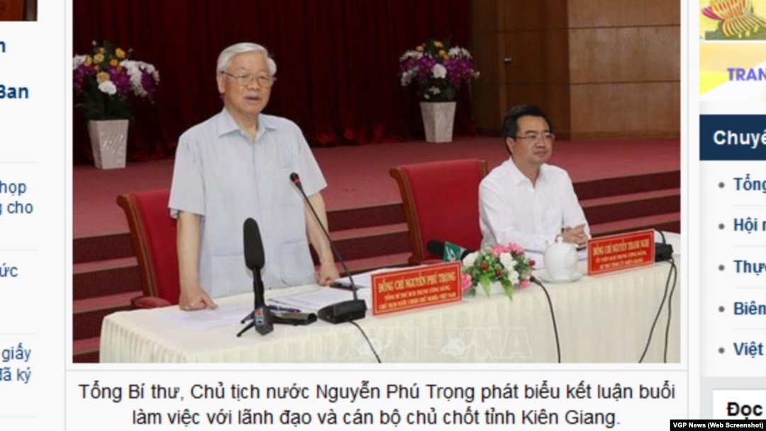 Ông Nguyễn Phú Trọng đứng phát biểu bên cạnh Bí thư Tỉnh ủy Kiên Giang Nguyễn Thanh Nghị, con trai của cựu Thủ tướng Nguyễn Tấn Dũng.