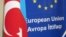 Avropa İttifaqı və Azərbaycan bayraqları 