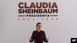 La futura presidenta de México, Claudia Sheinbaum, en una conferencia de prensa en Ciudad de México, el martes 11 de junio de 2024. La mandataria electa descartó una reforma fiscal que otorgue más fondos al gobierno.