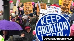 Pawai Women's March di depan Freedom Plaza, Washington D.C., 18 Januari 2020. (Foto: AP)