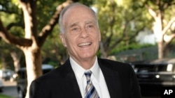 FILE - Author and lawyer Vincent Buglios in Beverly Hills, California, Aug. 21, 2008. 