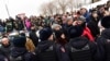 В России в день похорон Навального полиция задержала более 120 участников акций памяти политика