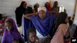 Des réfugiés dans une école, dans un camp, assistés par l’Unicef, à Baga Sola, Tchad, 4 mars 2015. 