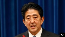 日本首相安倍晋三在记者会上（2013年10月1日）