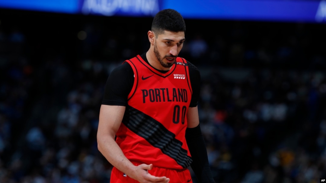 Pemain NBA asal Turki, Enes Kanter, yang bermain untuk klub Portland Trailblazers dalam playoffs lalu. 