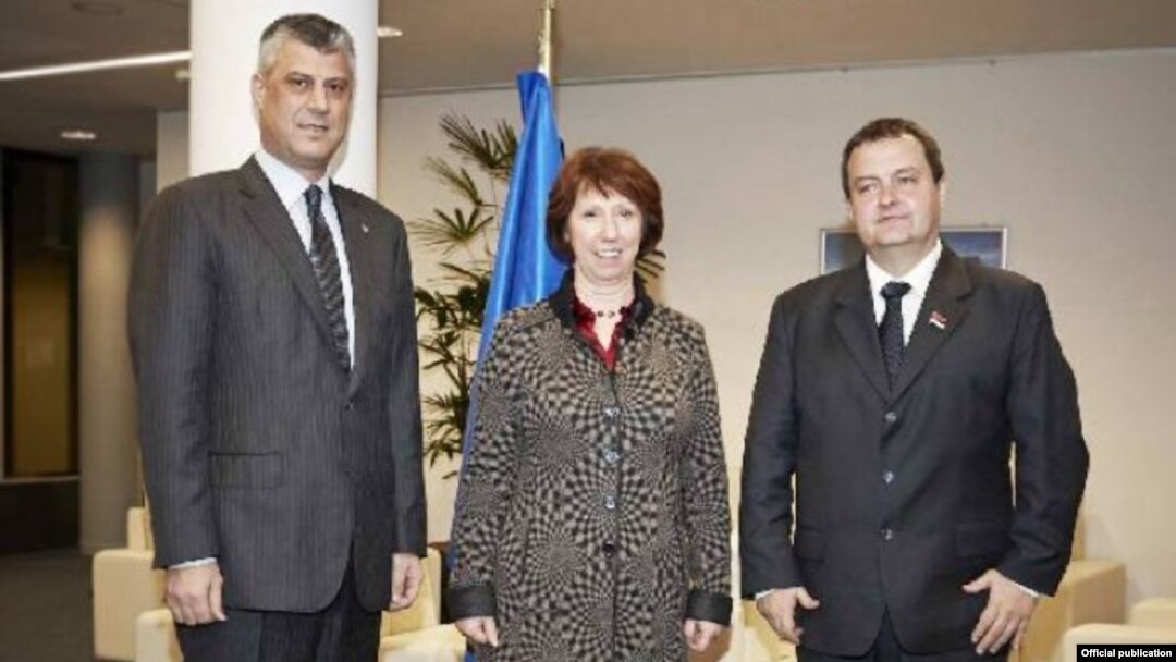 Kosovski premijer Hašim Tači, visoka predstavnica EU Ketrin Ešton i premijer Srbije Ivica Dačić nakon pregovora u Briselu