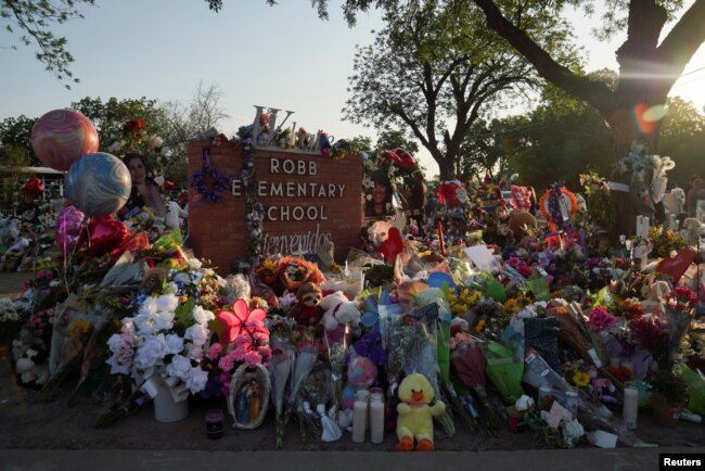 Flowers, toys, and other objects to remember the victims of the deadliest U.S. school shooting in nearly a decade resulting in the death of 19 children and two teachers, are seen at a memorial at Robb Elementary School in Uvalde, Texas, U.S. May 30, 2022. Picture taken May 30, 2022. (REUTERS/Veronica G. Cardenas)