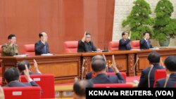 Kim Jong Sik y Ri Pyong Chol, dos de los tres hombres detrás del programa de cohetes prohibido de Kim, también fueron promovidos.