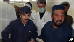 ທ່ານ William Baum ຜູ້ອໍານວຍການ ວີໂອເອ ພະແນກ ເອເຊຍຕາເວັນອອກ ປາຊິຟິກ&nbsp;<br />
ທ່ານນາງ ດາຣາ ບັກຄໍາ ຫົວໜ້າພະແນກ ພາສາລາວ ວີໂອເອ<br />
ທ່ານເອກອັກຄະລັດຖະທູດ Daniel Clune 