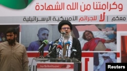 FILE: Pejabat senior Hizbullah Sayyed Hashem Safieddine dalam aksi protes, di pinggiran selatan Beirut, Lebanon, 18 Oktober 2023, setelah ratusan warga Palestina tewas dalam ledakan di rumah sakit Al-Ahli di Gaza. (Mohamed Azakir/REUTERS)