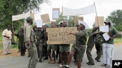 Park rangers protest for better pay outside Kruger National Park, February 6, 2012.