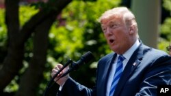 川普总统星期五在白宫玫瑰园宣布将阻止外国政府强迫美国制药公司把药品价格压到低于美国市场价格的水平