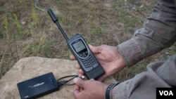 El “Iridium AxcessPoint” y el teléfono satelital “Iridium Extreme” pueden costar alrededor de $1.200 dólares.