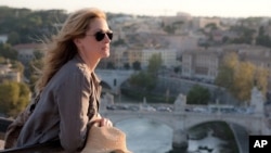Julia Roberts as "Liz Gilbert" in Italy in Columbia Pictures' EAT PRAY LOVE