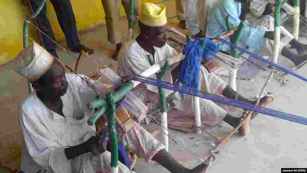 Wasu maza suna saka a Agayawa jihar Katsina Nigeria