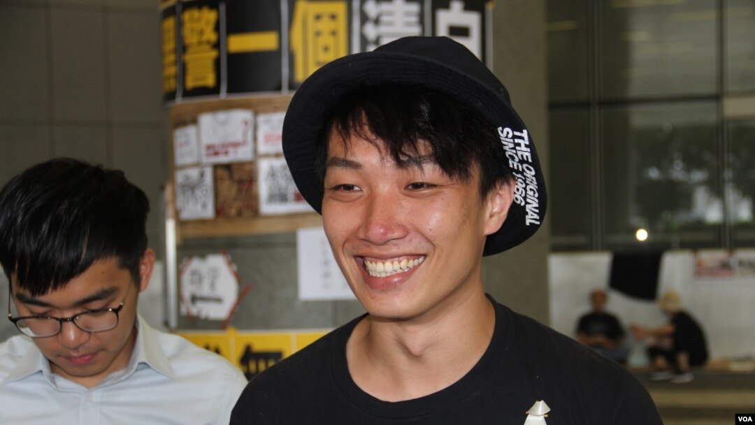 香港民陣召集人岑子杰2019年6月24日在立法會示威區記者會前 （美國之音申華拍攝）