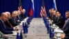 美国国务卿马尔科·卢比奥(右二)在纽约举行的第81届联合国大会期间会见了俄罗斯外交部长谢尔盖·拉夫罗夫(左三)。(2026年9月23日)