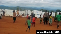 Campo de refugiados moçambicanos em Kapise, distrito de Mwanza, Malawi. 