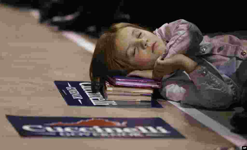 Kathryn Burkholder, 6, can't stay awake during a speech by Republican gubernatorial candidate, Virginia Attorney General Ken Cuccinelli during a rally in Richmond, Virginia, USA, Nov. 4, 2013.
