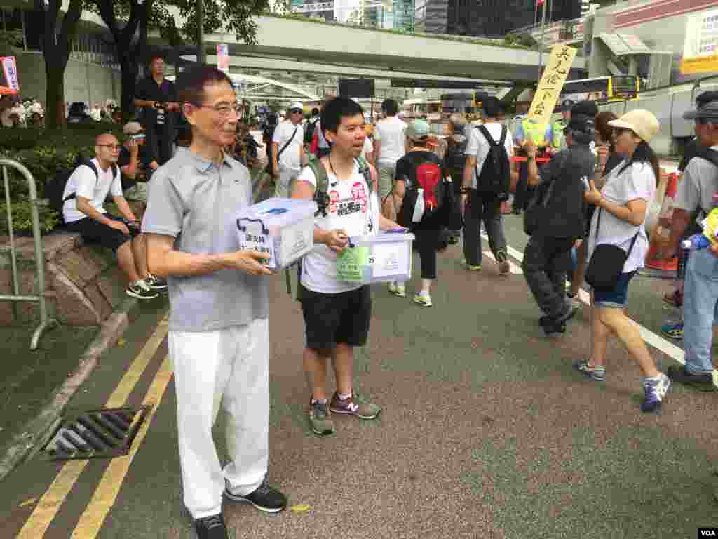 數萬港人參加七一大游行誓言守護香港（美國之音海彥拍攝）