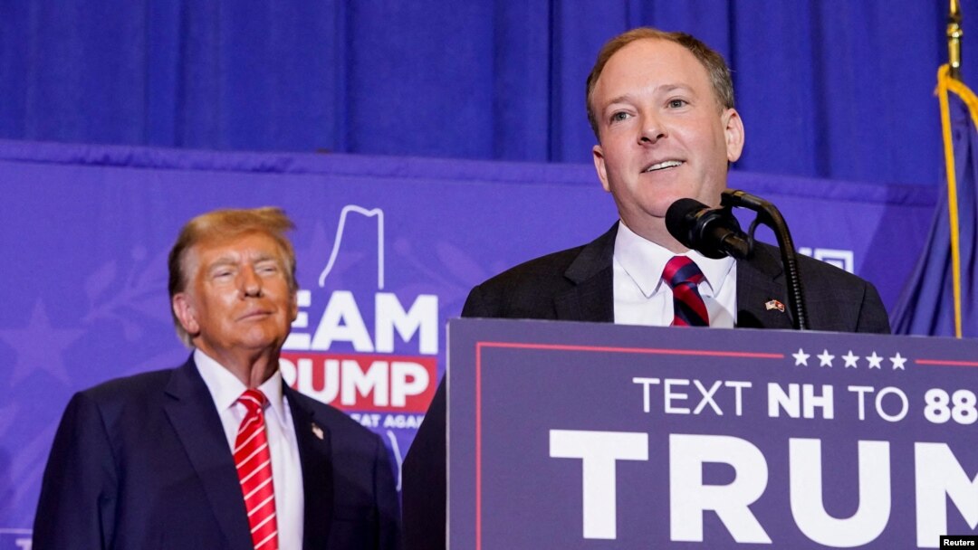Arhiva: Novoizabrani predsjednik SAD Donald Tramp i Li Zeldin, njegov kandidat za direktora Agencije za zaštitu životne sredine, na skupu u Konkordu u državi Nju Hempšir, 19. januara 2024. (Foto: Reuters/Elizabeth Frantz)