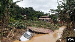 Tanah longsor yang melanda kawasan Teresopolis, dekat Rio de Janeiro, Kamis 13 Januari 2011.