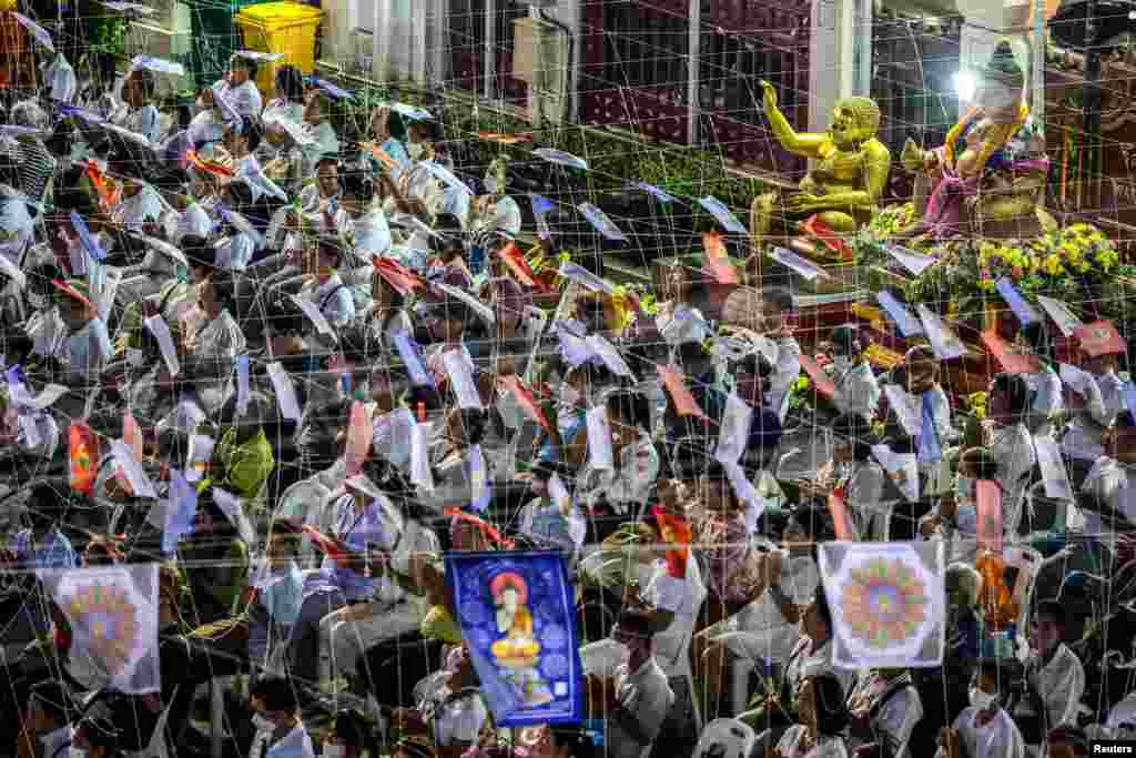 People pray to celebrate the 2025 new year at a temple in Bangkok, Thailand, Dec. 31, 2024. 