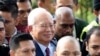 Mantan PM Malaysia Najib Razak (tengah)di pengadilan Kuala Lumpur, Malaysia, 4 Juli 2018. (Foto: dok).