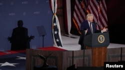 رئیس‌جمهوری ایالات متحده، دونالد ترامپ، در مراسم سالانه جمع‌آوری کمک‌های مالی کمیته ملی جمهوری‌خواهان کنگره در واشنگتن سخنرانی کرد - ۵ فروردین ۱۴۰۵