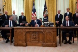 مراسم امضای توافق اقتصادی میان کوزوو و صربستان در کاخ سفید با حضور پرزیدنت ترامپ