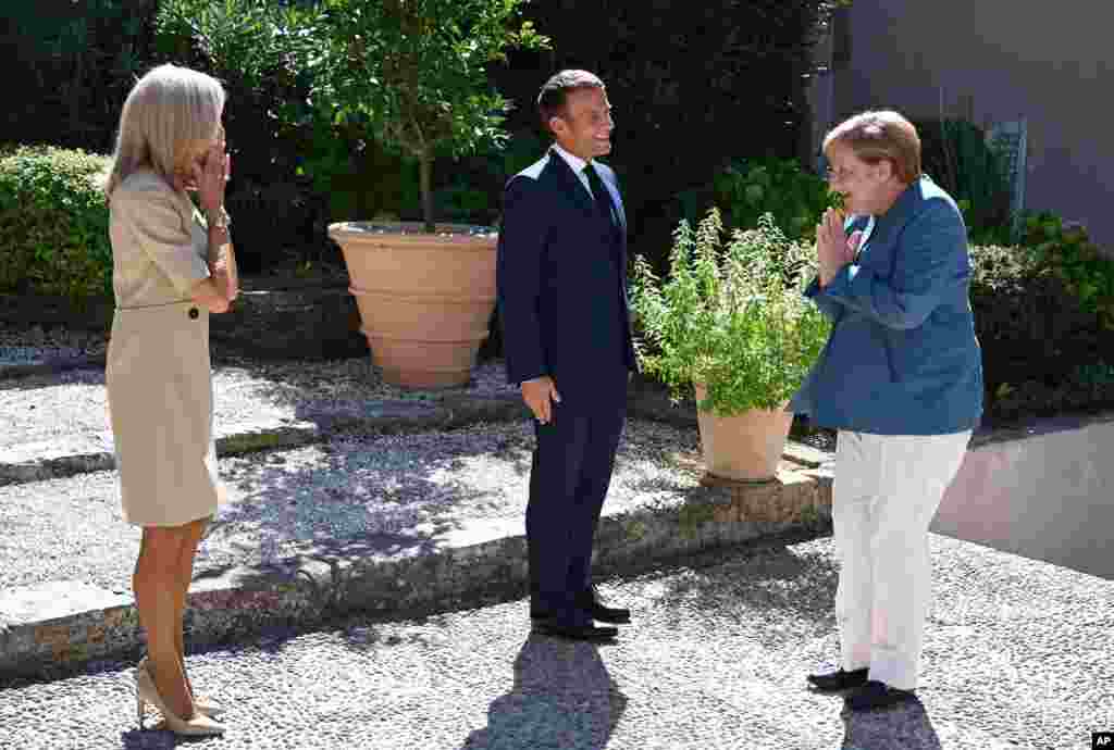 دیدار صدر اعظم آلمان و رئیس جمهوری فرانسه و همسرش در جنوب فرانسه. 