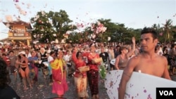 Pada saat musim liburan lebaran, Bali selalu kebanjiran wisatawan, sehingga hotel-hotel kewalahan melayani permintaan (foto: dok.).