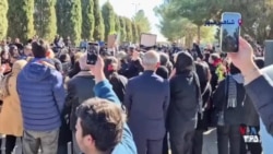 کِل کشیدن بختیاری‌ها در مراسم هفتم روزبه صفری از کشته شدگان شاهین شهر اصفهان - پنجشنبه ۱۶ بهمن
