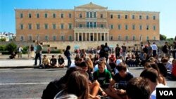 Los manifestantes bloquearon la entrada a varios edificios del gobierno, incluyendo los Ministerios de economía y trabajo de Grecia.