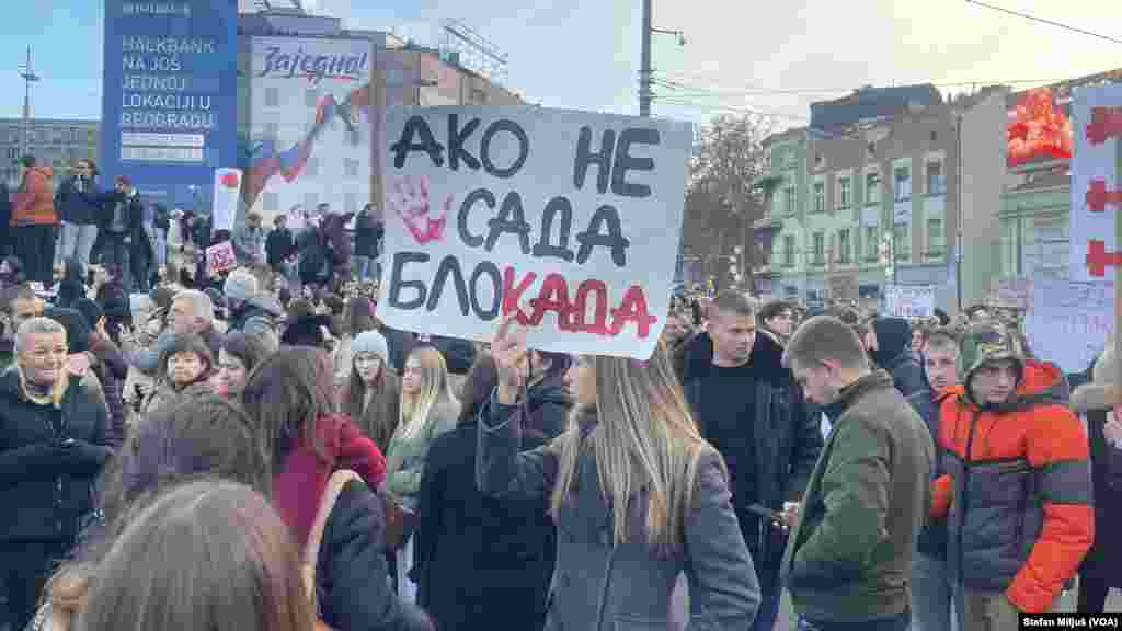 Na beogradskom Trgu Slavija u nedelju 22. decembra održan je veliki antivladin protest studenata i građana koji traže odgovornost za pad nadstrešnice železničke stanice u Novom Sadu 1. novembra i pogibije petnaestoro ljudi (Foto: VOA/Stefan Miljuš)