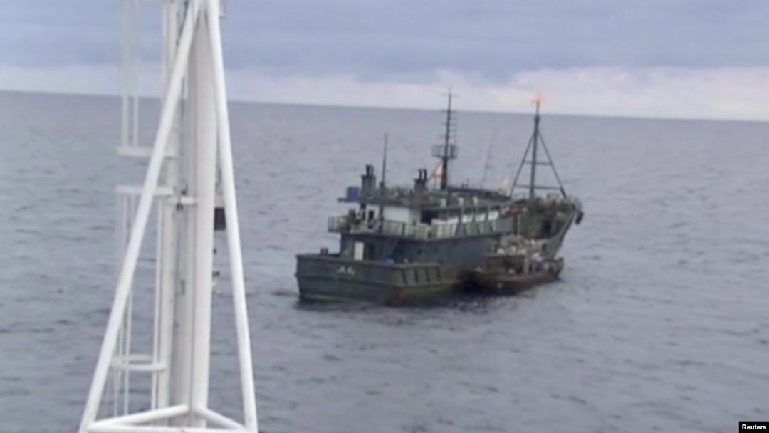 ARHIVA - Fotografija napravljena od video snimka Ruske federalne bezbednosne službe na kojem se vidi severnokorejski brod u Japanskom moru 17. septembra 2019. 