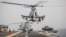 Pesawat AH-1Z Viper dari Tiltrotor Squadron (VMM) 163 (Reinforced), 11th Marine Expeditionary Unit (MEU) bersiap menaikii kapal penyerang amfibi AS, USS Boxer (LHD 4), saat transit di Selat Hormuz, Oman, 12 Agustus 2019. (Foto: AL AS via Reuters)
