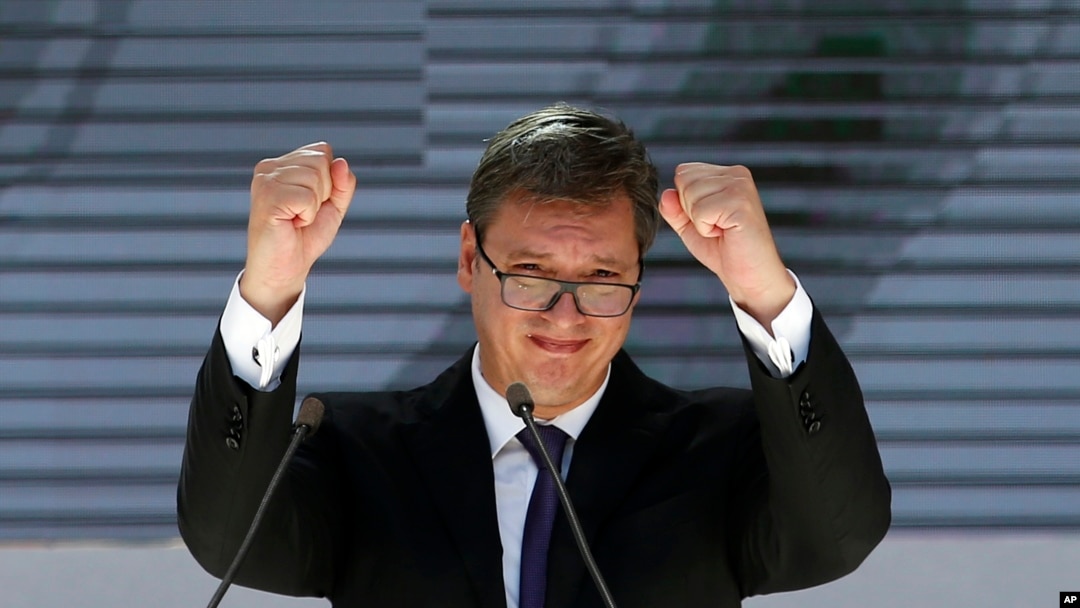 Predsednik Srbije Aleksandar Vučić svoju političku karijeru počeo je upravo za vreme Miloševića (Foto: AP/Darko Vojinović)