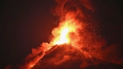 Gunung berapi Fuego meletus seperti yang terlihat dari Alotenango, departemen Sacatepequez, sekitar 65 kilometer barat daya Guatemala City, Guatemala. (AFP)&nbsp;&nbsp;