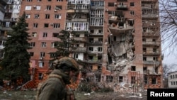 Stambena zgrada u Pokrovsku oštećena u ruskom napadu. (Foto: REUTERS/Inna Varenytsia)