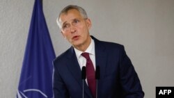 Sekretaris Jenderal NATO Jens Stoltenberg memberikan konferensi pers bersama dengan Menteri Pertahanan Jerman di Kementerian Pertahanan Federal di Berlin pada 10 November 2023. (Foto: AFP)