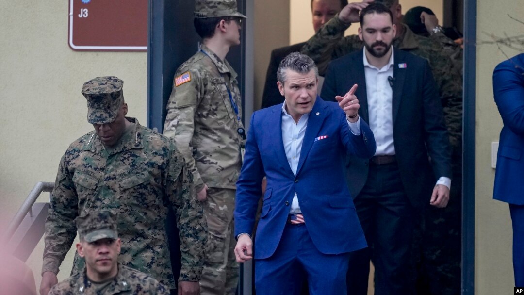 Коментарите дојдоа пред клучните состаноци денес и утре во Брисел, на министрите за одбрана на НАТО и на контакт групата за одбрана на Украина, која ја сочинуваат речиси 50 земји кои ветија дека ќе ја поддржат Украина во нејзините напори да ја одбие Русија