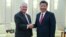 Ngoại trưởng Mỹ Rex Tillerson bắt tay Chủ tịch Trung Quốc Tập Cận Bình trước cuộc họp tại Đại sảnh Nhân dân ở Bắc Kinh, ngày 30/9/2017.