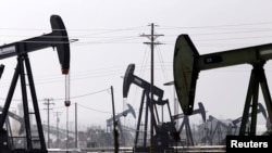 Нефтепромыслы Калифорнии (архивное фото) 