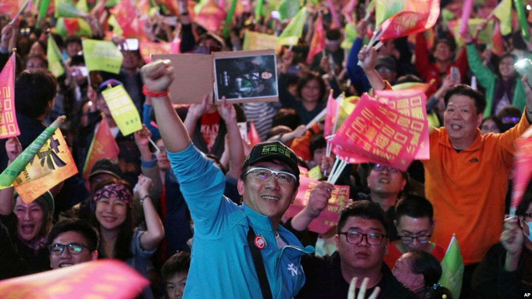 Supporters of Taiwan's 2020 presidential election candidate, Taiwan president Tsai Ing-wen cheer for Tsai's victory in Taipei, Taiwan, Jan. 11, 2020.
