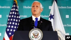 Wakil Presiden AS Mike Pence berbicara di Hudson Institute di Washington DC (4/10). 