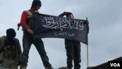 ພາບພວກຫົວຮຸນແຮງ Jabhat al-Nusra ທີ່ເປັນເຄືອຂ່າຍ ຂອງພວກກໍ່ການຮ້າຍ ອາລກາອີດາ. 